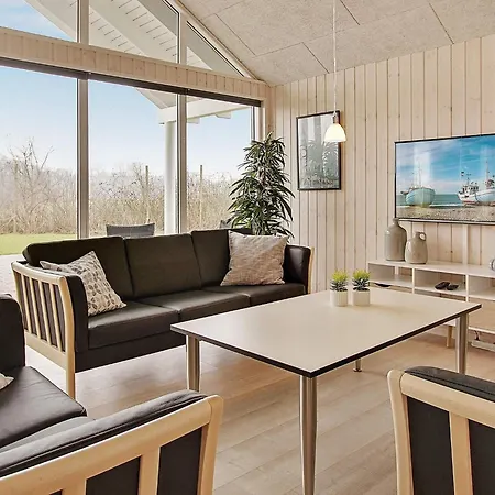 16 Person In Hasselberg