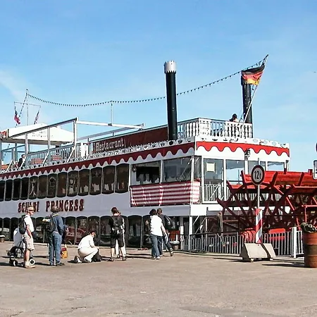 16 Person In Hasselberg